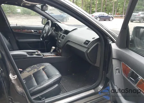 2011 Mercedes-Benz C 300 Luxury 4Matic/Sport 4Matic из США, поврежденный, VIN WDDGF8BB7BR176073